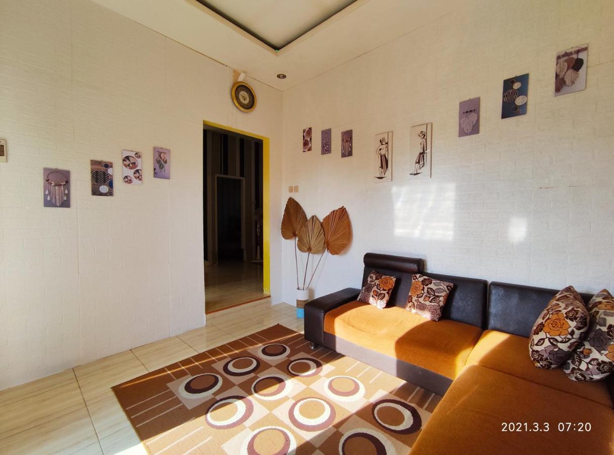 Villa Puncak Pinus And Pool Batu  Exterior foto
