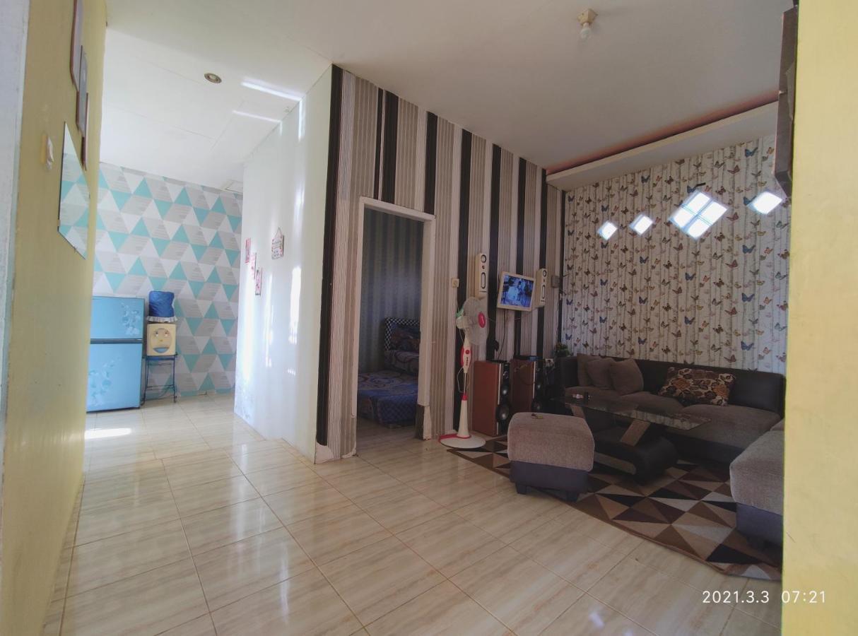 Villa Puncak Pinus And Pool Batu  Exterior foto