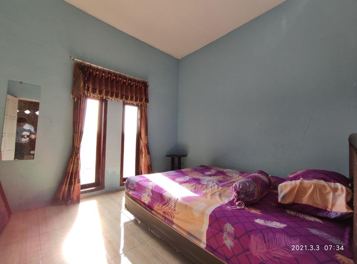 Villa Puncak Pinus And Pool Batu  Exterior foto