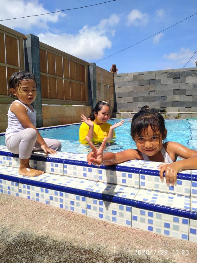 Villa Puncak Pinus And Pool Batu  Exterior foto