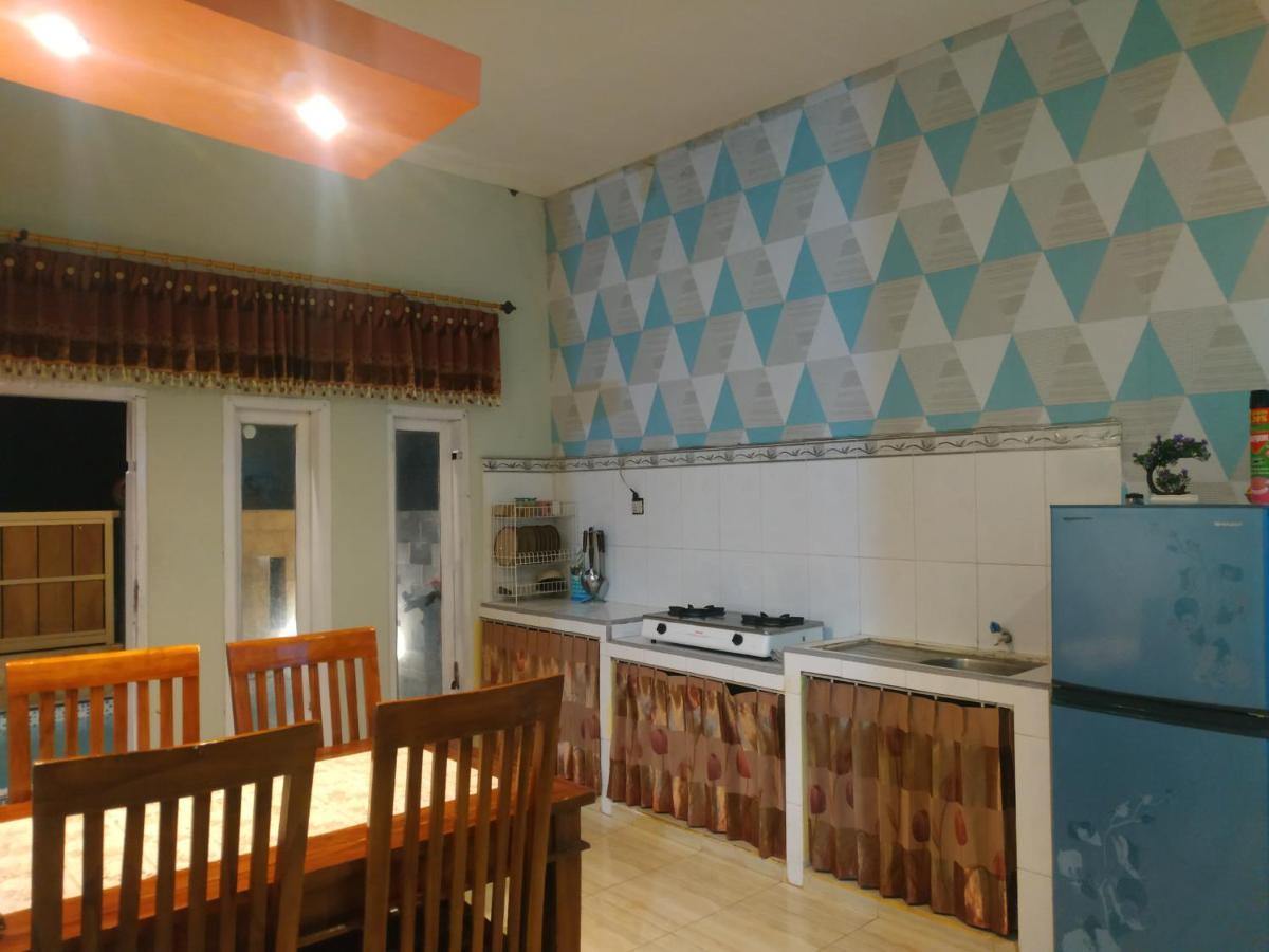 Villa Puncak Pinus And Pool Batu  Exterior foto