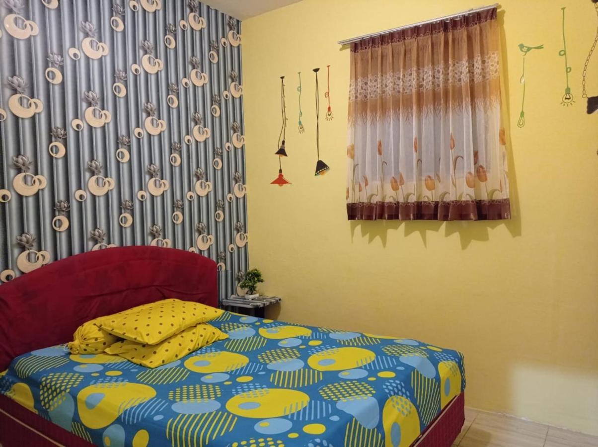 Villa Puncak Pinus And Pool Batu  Exterior foto