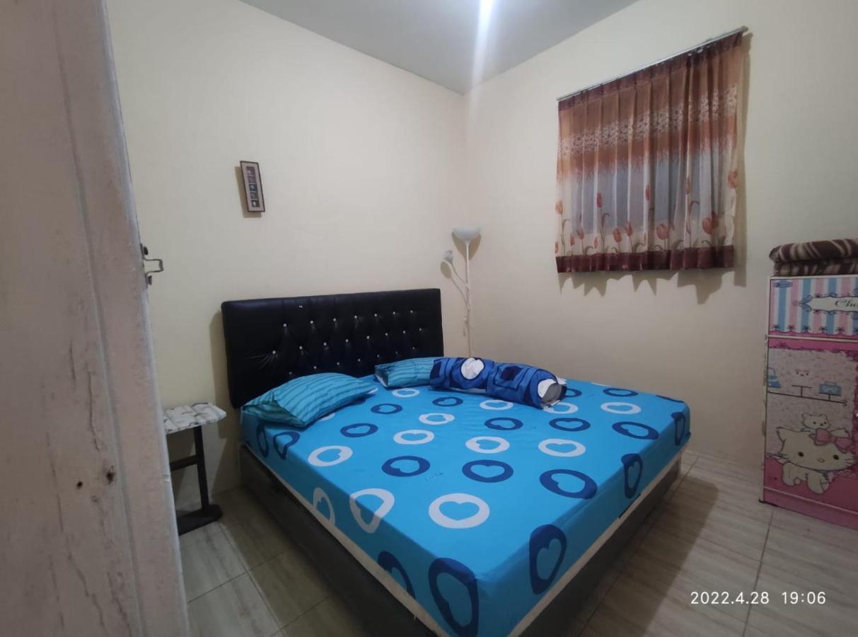Villa Puncak Pinus And Pool Batu  Exterior foto