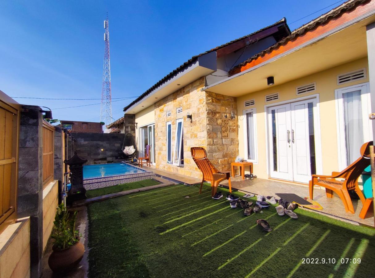 Villa Puncak Pinus And Pool Batu  Exterior foto