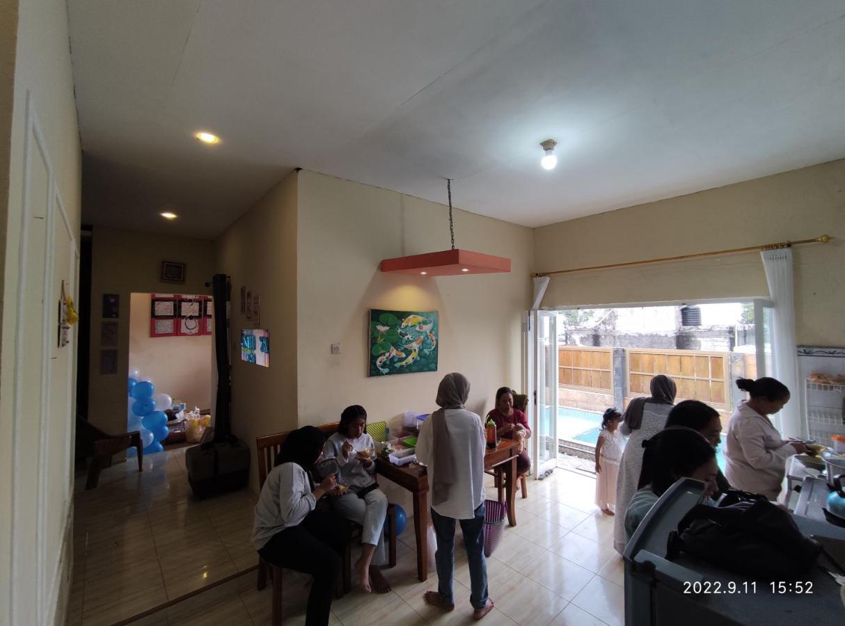 Villa Puncak Pinus And Pool Batu  Exterior foto