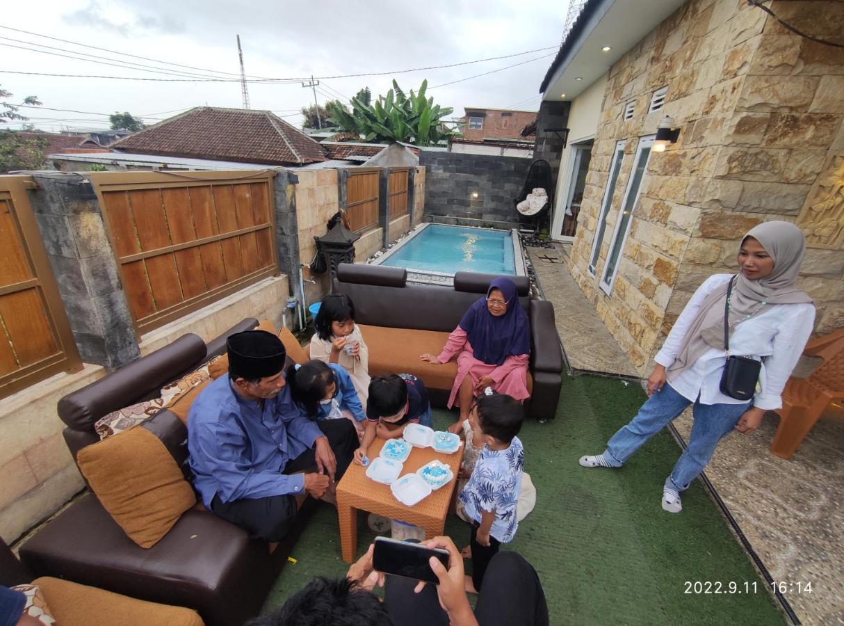 Villa Puncak Pinus And Pool Batu  Exterior foto