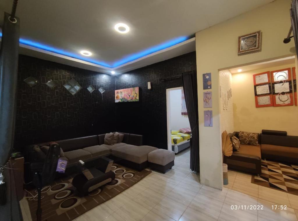 Villa Puncak Pinus And Pool Batu  Exterior foto