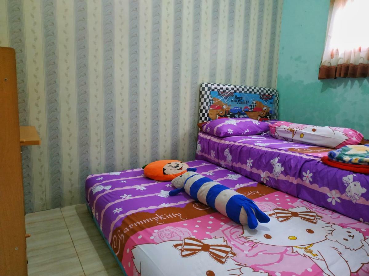 Villa Puncak Pinus And Pool Batu  Exterior foto