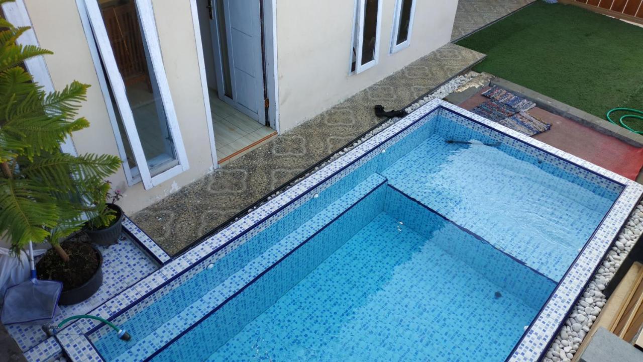 Villa Puncak Pinus And Pool Batu  Exterior foto